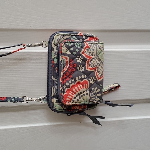 Vera Bradley All in One Crossbody Bag/ wristlet in Nomadic Floral - Picture 1 of 9
